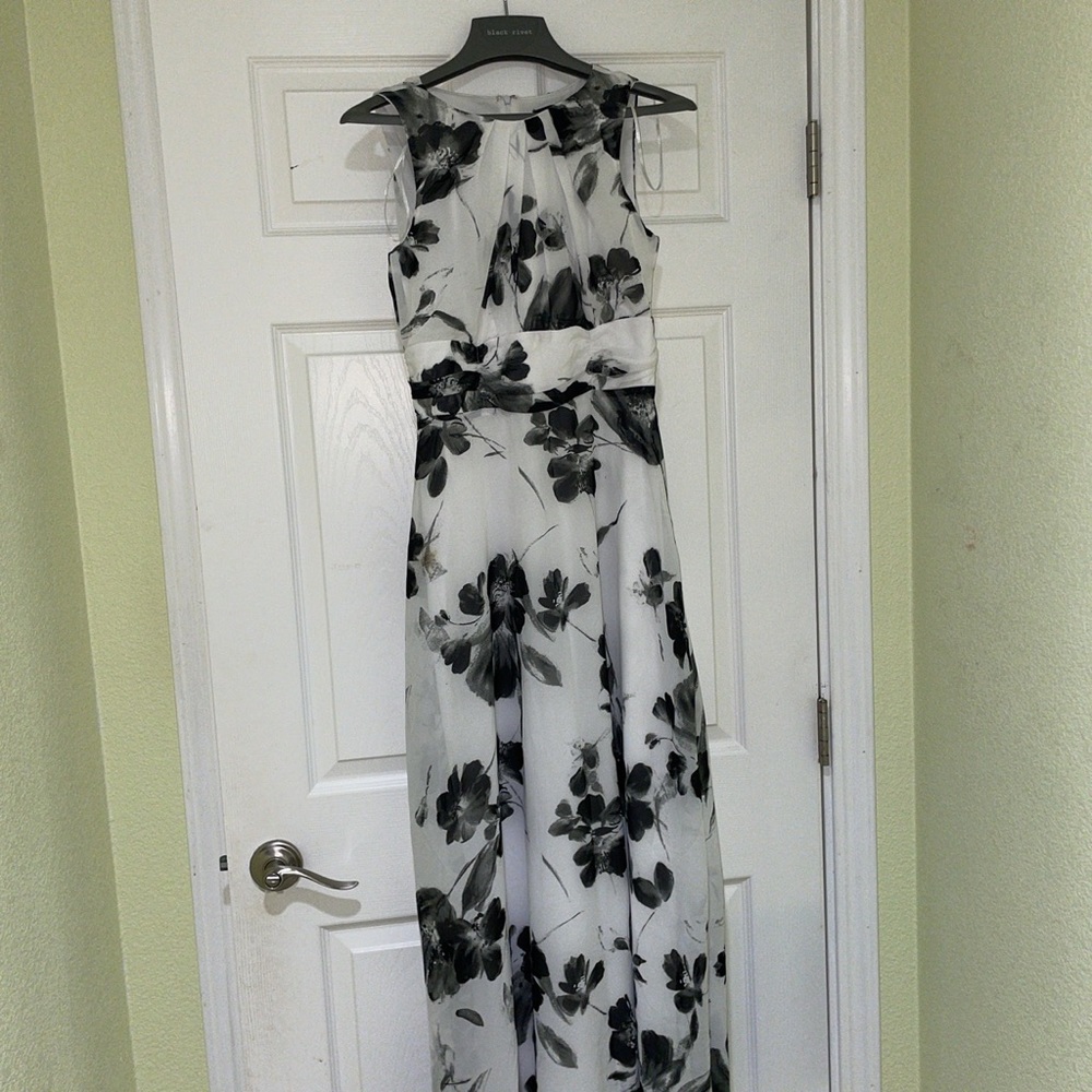 R&K NWT Black and white sleeveless floral chiffon maxi dress